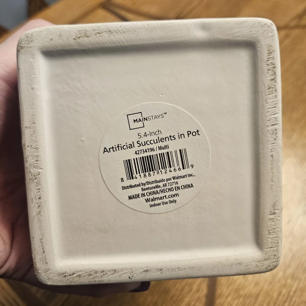 NWT Succulent Artificial Plant Arrangement in Square White Pot 5.4